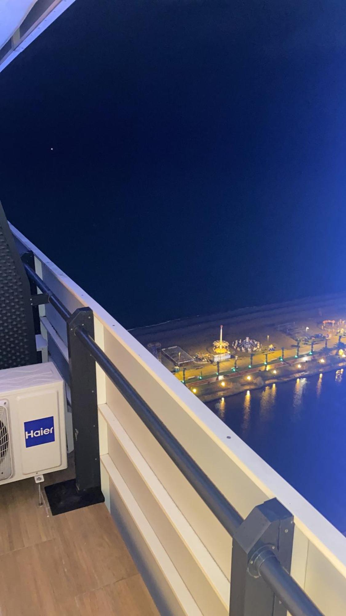 Orbi City-Sea View Aparthotel บาทูมิ ภายนอก รูปภาพ