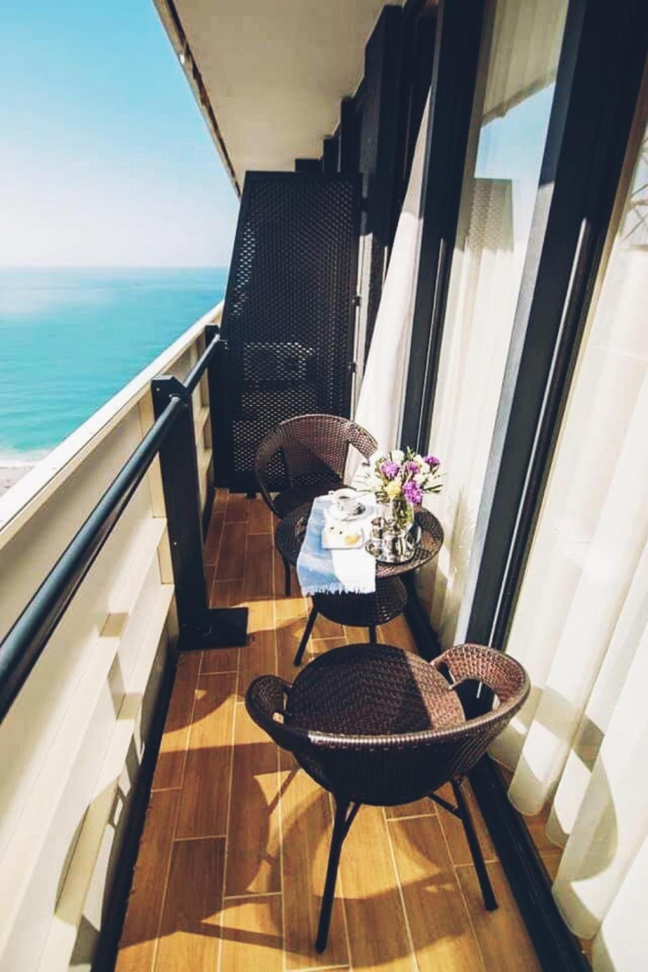 Orbi City-Sea View Aparthotel บาทูมิ ภายนอก รูปภาพ
