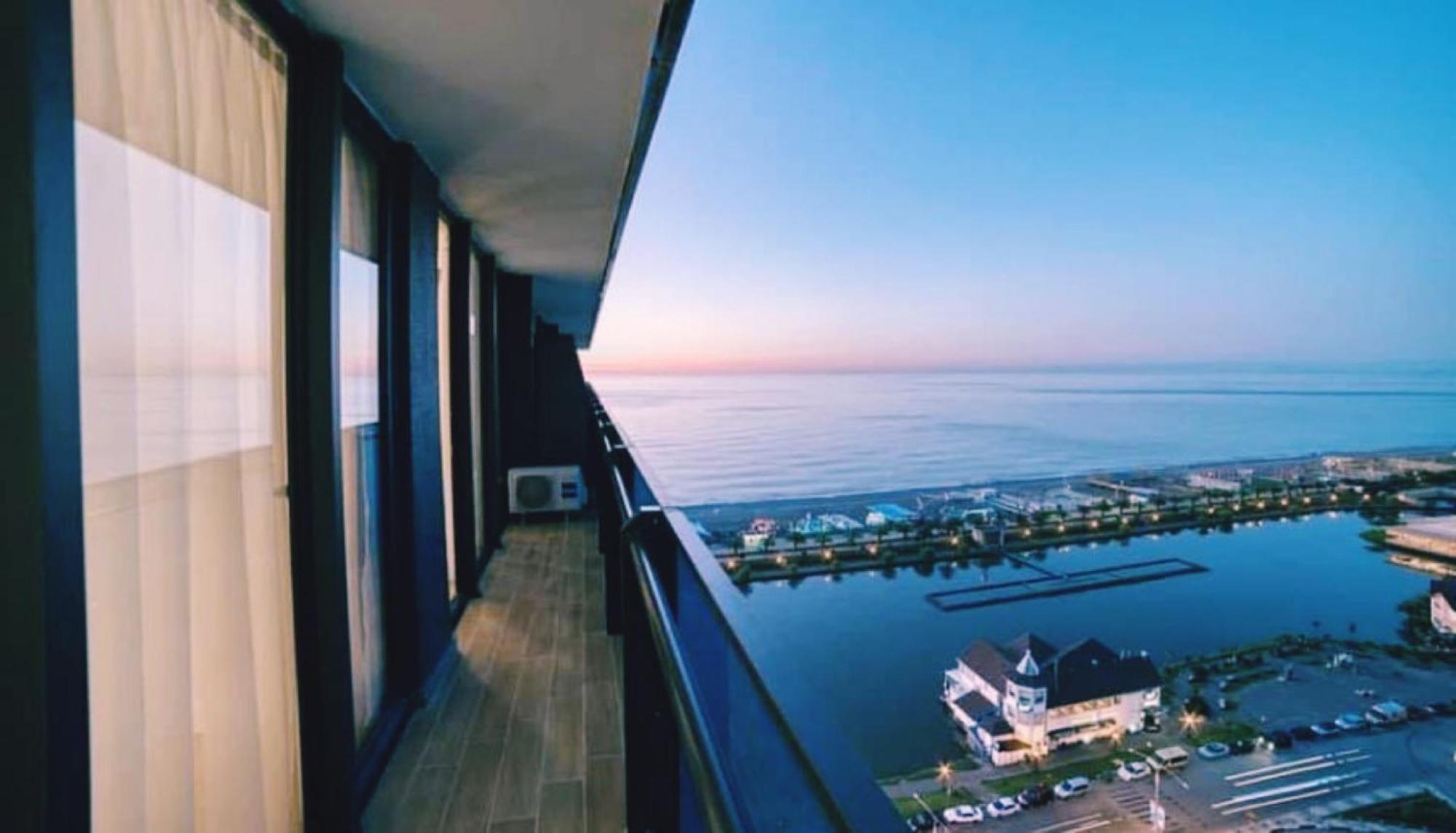 Orbi City-Sea View Aparthotel บาทูมิ ภายนอก รูปภาพ