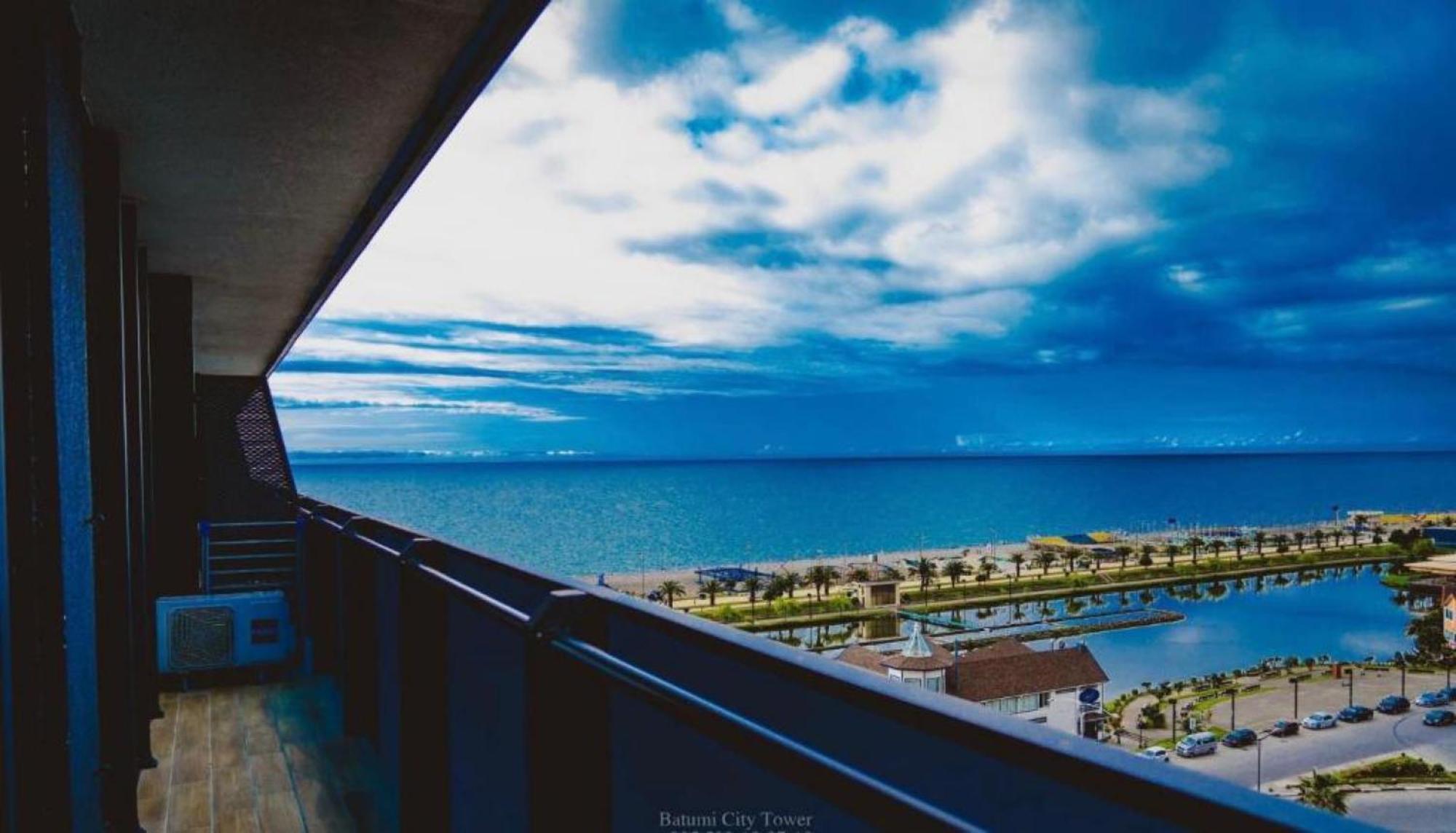 Orbi City-Sea View Aparthotel บาทูมิ ภายนอก รูปภาพ