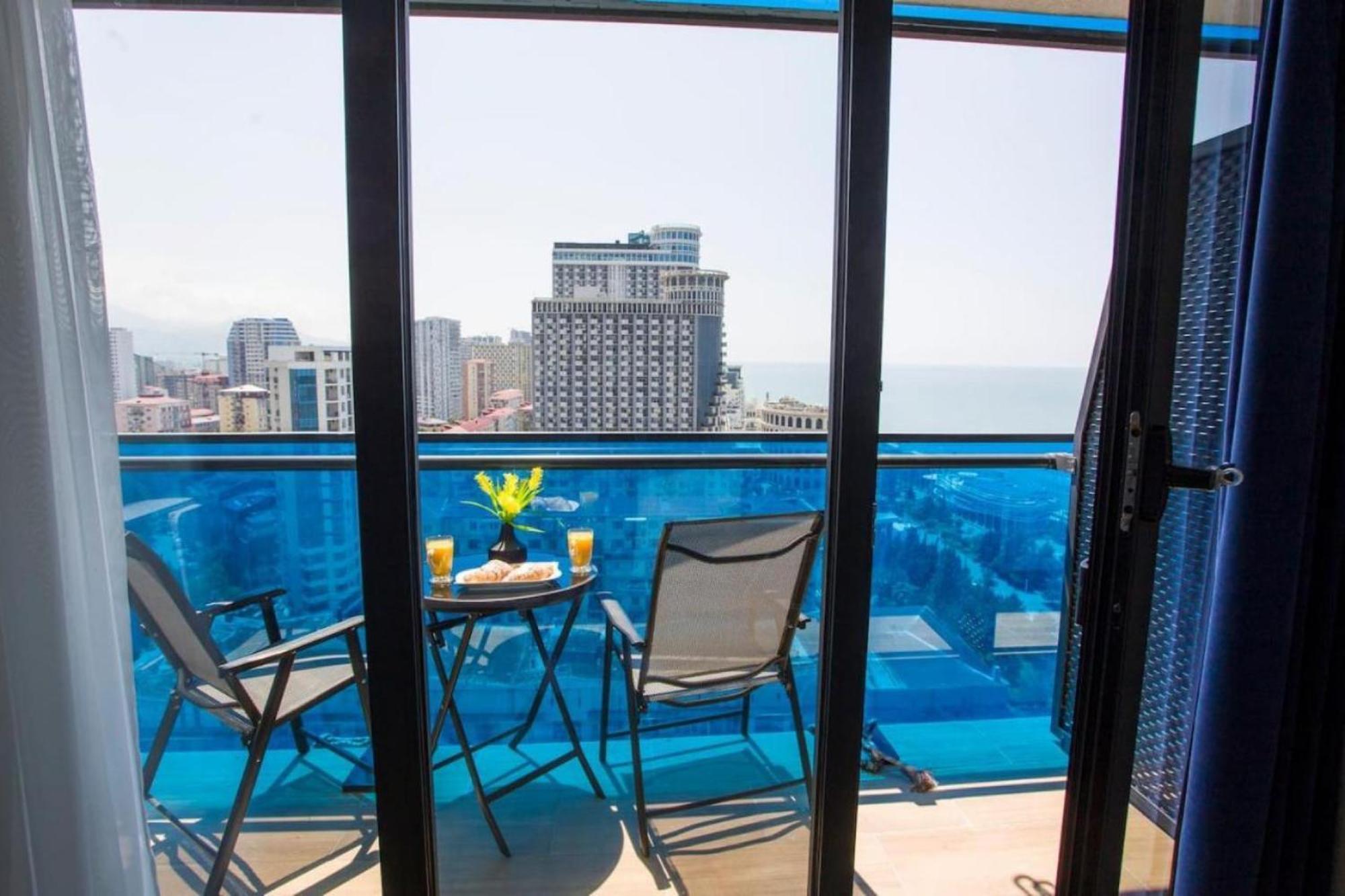 Orbi City-Sea View Aparthotel บาทูมิ ภายนอก รูปภาพ