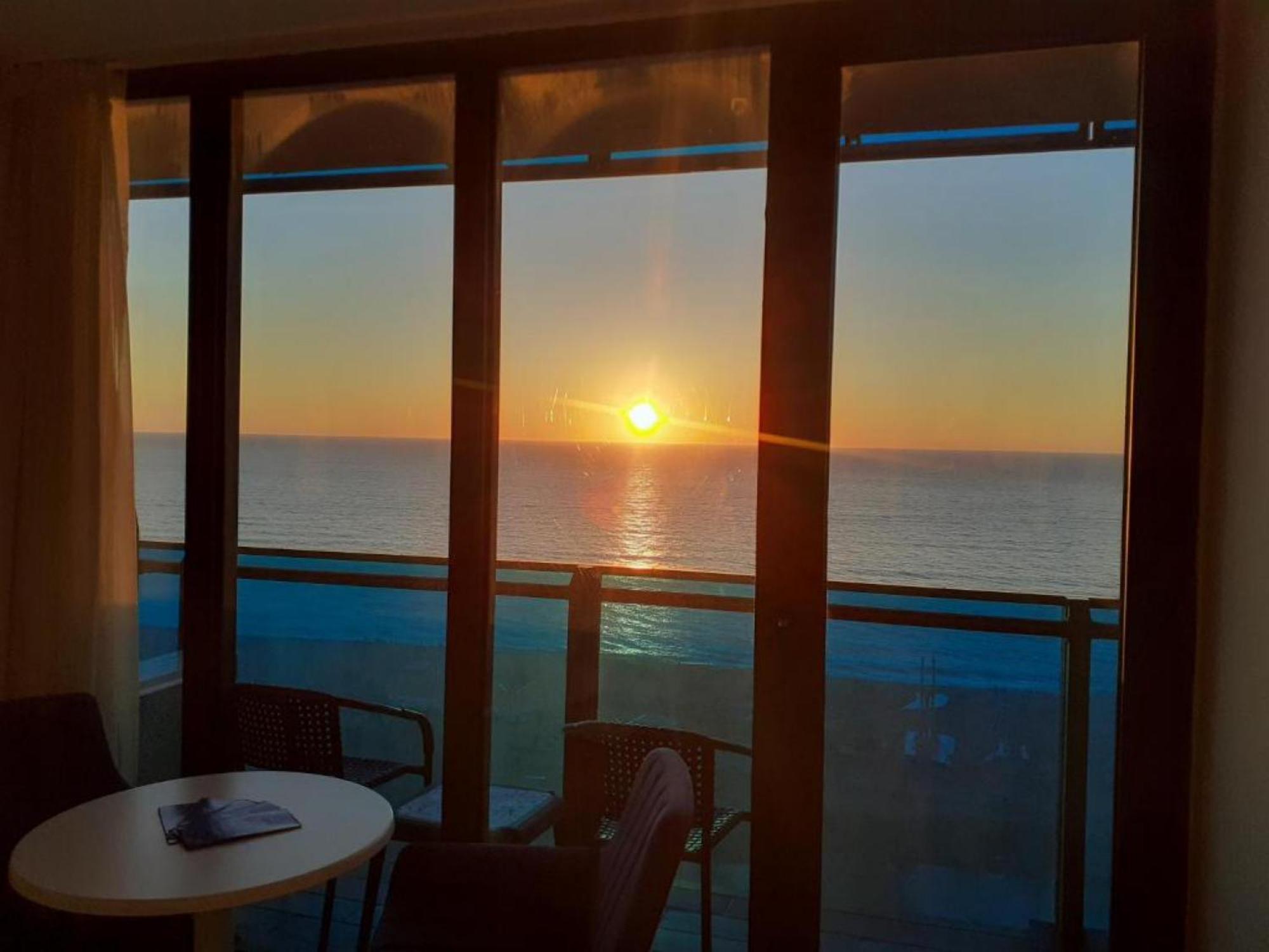 Orbi City-Sea View Aparthotel บาทูมิ ภายนอก รูปภาพ