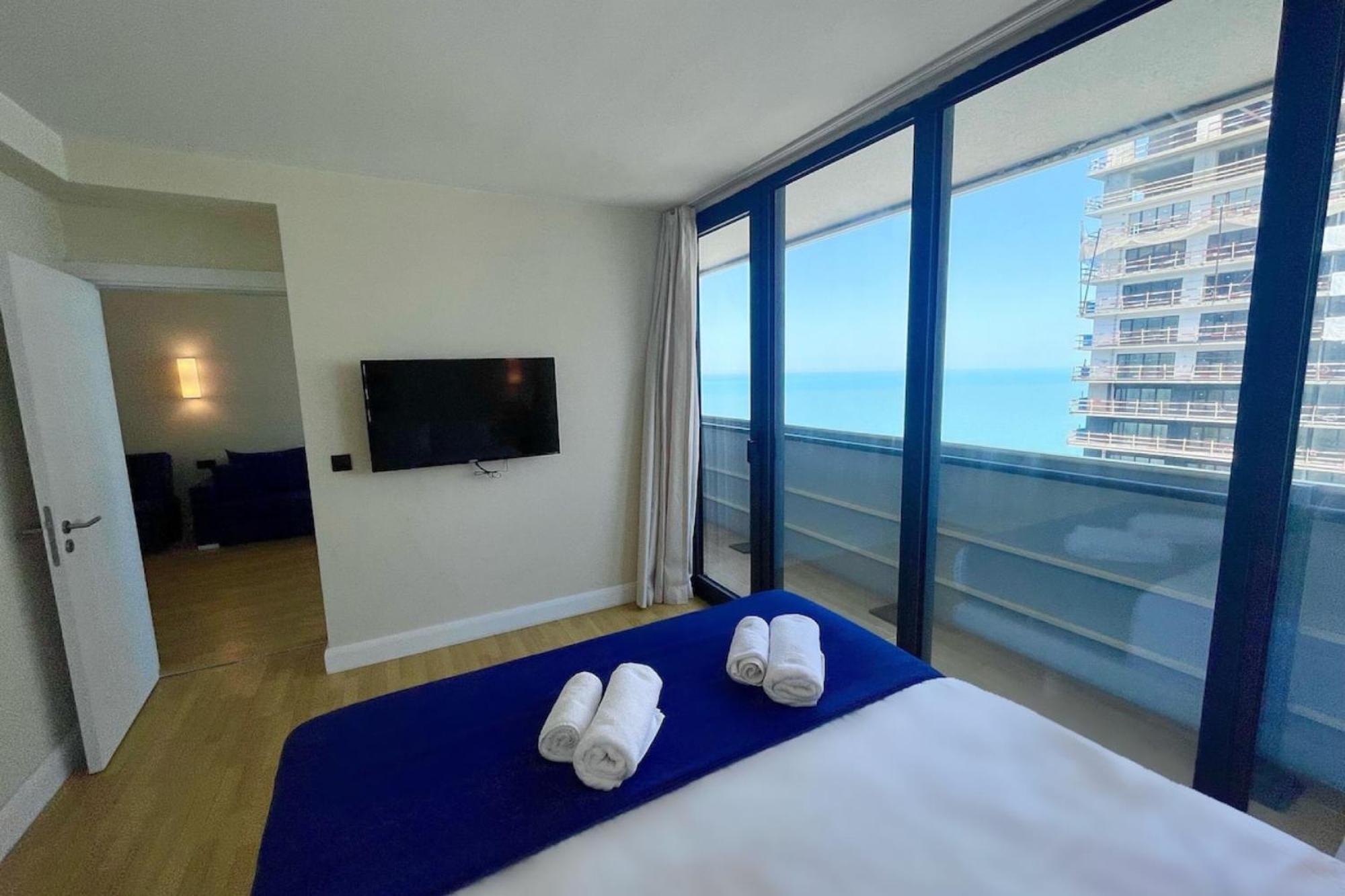 Orbi City-Sea View Aparthotel บาทูมิ ภายนอก รูปภาพ